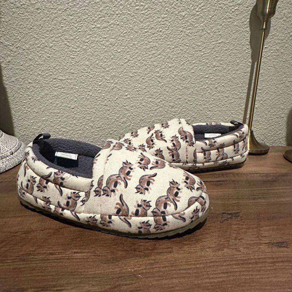 Carter's Boys Dinosaur Theme Slippers Size 9/10